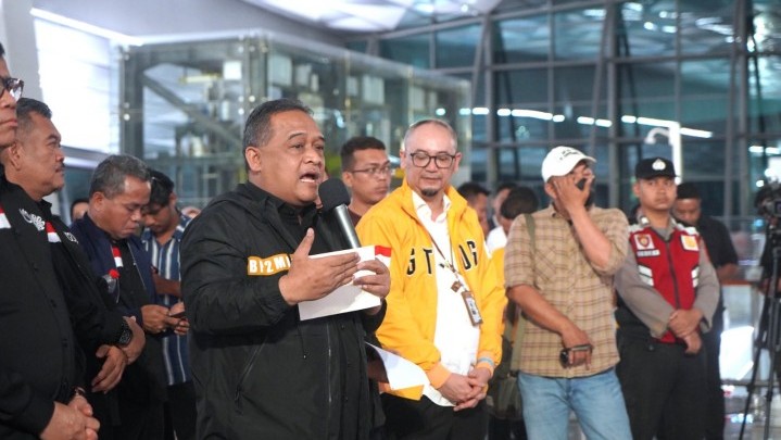 Kepala BP2MI Kawal Langsung Pelepasan 419 PMI dari Senayan-Bandara Soekarno Hatta Kepala BP2MI Kawal Langsung Pelepasan 419 PMI dari Senayan-Bandara Soekarno Hatta