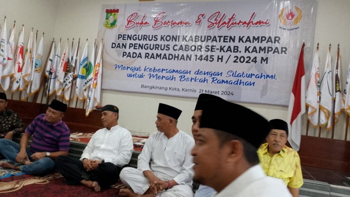 Ketua PBSI Kampar Terpilih Hadiri Bukber di KONI dengan Cabor Ketua PBSI Kampar Terpilih Hadiri Bukber di KONI dengan Cabor
