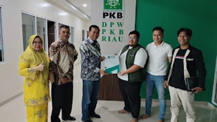 Tokoh Minang Riau Turut Antarkan Berkas Dr. Firdaus sebagai Calon Gubernur Riau ke PKB Tokoh Minang Riau Turut Antarkan Berkas Dr. Firdaus sebagai Calon Gubernur Riau ke PKB