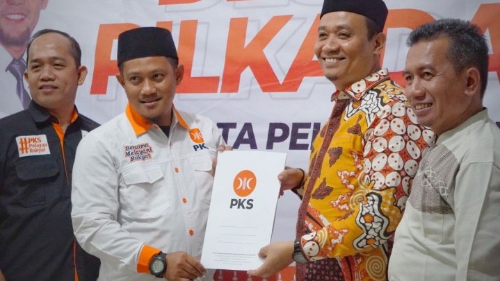 Diminta Agung Mendampinginya, Markarius Anwar Resmi Daftar Balon Wawako ke PKS Pekanbaru