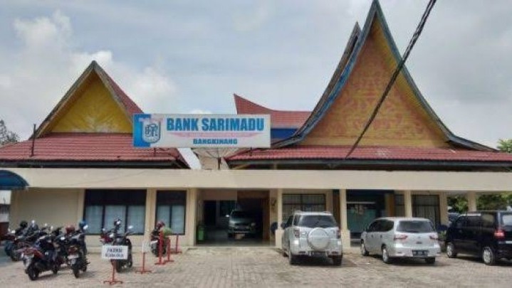 Pj. Sekda Kampar Keluhkan Tingginya Kredit Macet dan Biaya Operasional di BPR Sarimadu Pj. Sekda Kampar Keluhkan Tingginya Kredit Macet dan Biaya Operasional di BPR Sarimadu