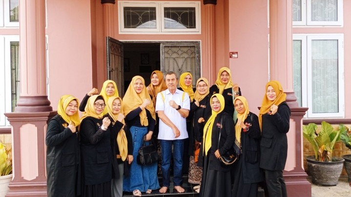 Forum Pekanbaru Kota Bertuah Silaturahmi dengan Syamsuar, Masril Titip Berbagai Program jika Terpilih Forum Pekanbaru Kota Bertuah Silaturahmi dengan Syamsuar, Masril Titip Berbagai Program jika Terpilih