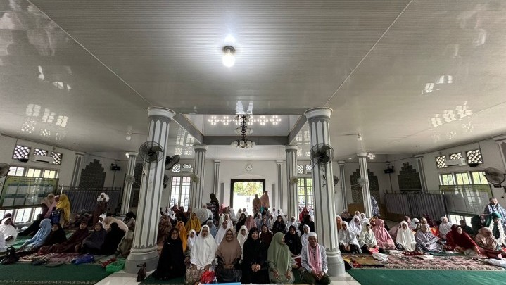 Bidang Perempuan MUI Kampar Jaulah ke majelis Taklim Sayyidatul Ulum Pulau Birandang
