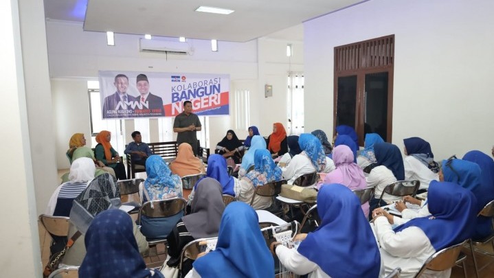 Markarius Anwar Apresiasi Pelatihan Rajutan Macarome oleh FPKB: Harus Dilanjutkan di Tempat Lain Markarius Anwar Apresiasi Pelatihan Rajutan Macarome oleh FPKB: Harus Dilanjutkan di Tempat Lain
