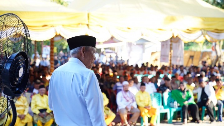 Saleh Djasit Turun Langsung ke Masyarakat, Berkampanye Menangkan Cagubri Nomor Urut 3 Saleh Djasit Turun Langsung ke Masyarakat, Berkampanye Menangkan Cagubri Nomor Urut 3