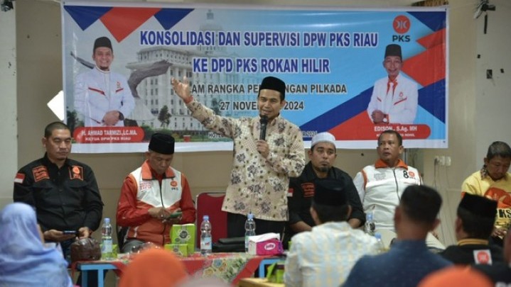 Hendri Munif Panaskan Kader Rohil Untuk Menangkan Paslon “SUWAI” dan “ASET” di ROHIL Hendri Munif Panaskan Kader Rohil Untuk Menangkan Paslon “SUWAI” dan “ASET” di ROHIL