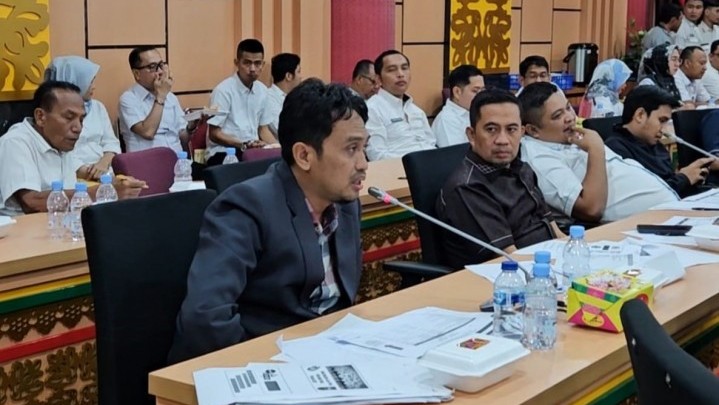 Potensi Defisit 2024, Abdullah: Tak Ada Tunda Bayar di Era Syamsuar. Potensi Defisit 2024, Abdullah: Tak Ada Tunda Bayar di Era Syamsuar.