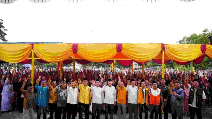 Luar Biasa! Ribuan Masyarakat Ujungbatu Hadiri Kampanye Cagubri Nomor 3 Luar Biasa! Ribuan Masyarakat Ujungbatu Hadiri Kampanye Cagubri Nomor 3