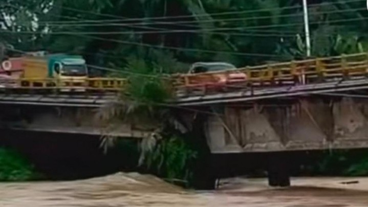 Jembatan Pasir-Ujung Batu Terancam Ambruk, Adam Syafaat Desak Pemprov Riau Segera Perbaiki Jembatan Pasir-Ujung Batu Terancam Ambruk, Adam Syafaat Desak Pemprov Riau Segera Perbaiki