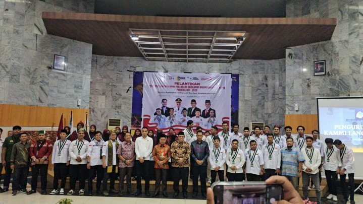 Pelantikan Pengurus Daerah KAMMI Pekanbaru dan KAMMI Lancang Kuning di Aula Pustaka Wilayah Riau Pelantikan Pengurus Daerah KAMMI Pekanbaru dan KAMMI Lancang Kuning di Aula Pustaka Wilayah Riau