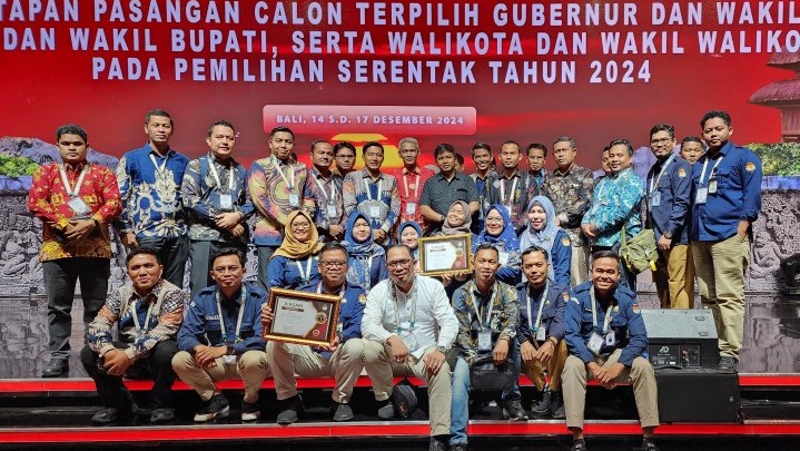 KPU Riau Terima 2 Penghargaan dari KPU RI sebagai Satker Terbaik KPU Riau Terima 2 Penghargaan dari KPU RI sebagai Satker Terbaik
