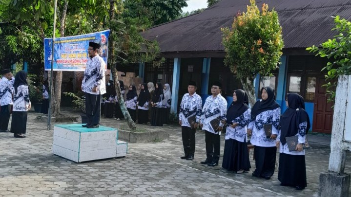 Peringati HUT Guru ke-79, SDN 005 dan SMP Satu Atap Koto Perambahan Gelar Upacara Bersama