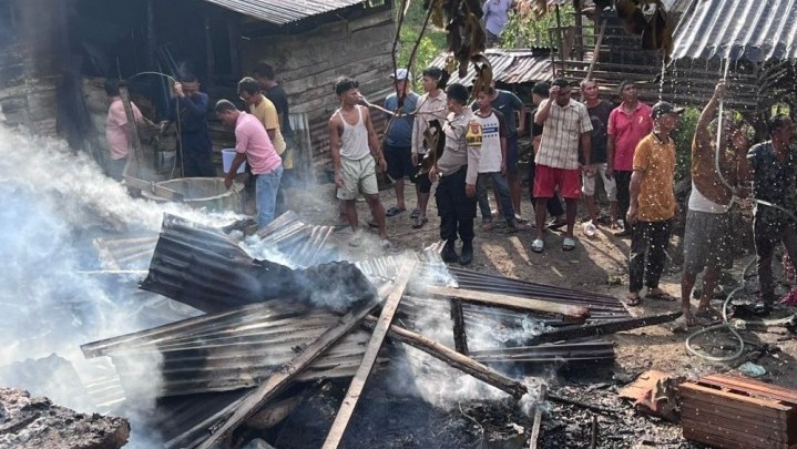 Kebakaran Hebat Landa Rumah Buk Helda dan Pak Jalis di Tambang, Rumah Rata tanpa Korban Jiwa Kebakaran Hebat Landa Rumah Buk Helda dan Pak Jalis di Tambang, Rumah Rata tanpa Korban Jiwa