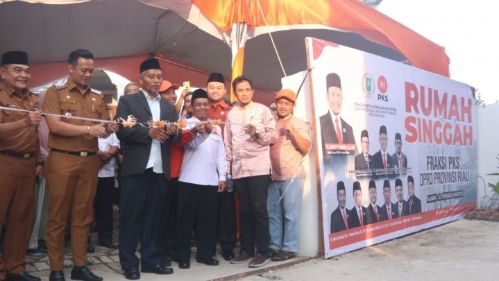 Fraksi PKS DPRD Riau Launching Rumah Singgah Gratis, Camat Sail: MasyaAllah, Ini Program Dunia Akhirat Fraksi PKS DPRD Riau Launching Rumah Singgah Gratis, Camat Sail: MasyaAllah, Ini Program Dunia Akhirat
