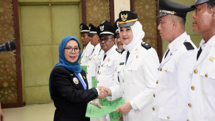 Wabup Kampar Lantik 12 Pj. Kades Baru, Minta Bekerja Sepenuh Hati Wabup Kampar Lantik 12 Pj. Kades Baru, Minta Bekerja Sepenuh Hati