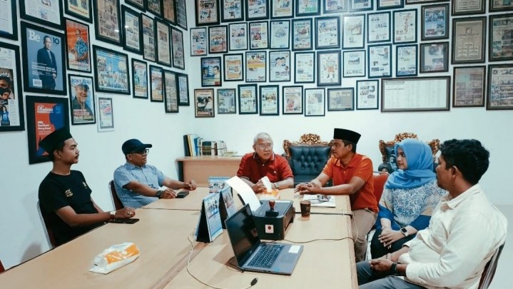 Malam Jelang Pelantikan Pengurus, Ketum SPS Pusat Kunjungi Kantor SPS Riau