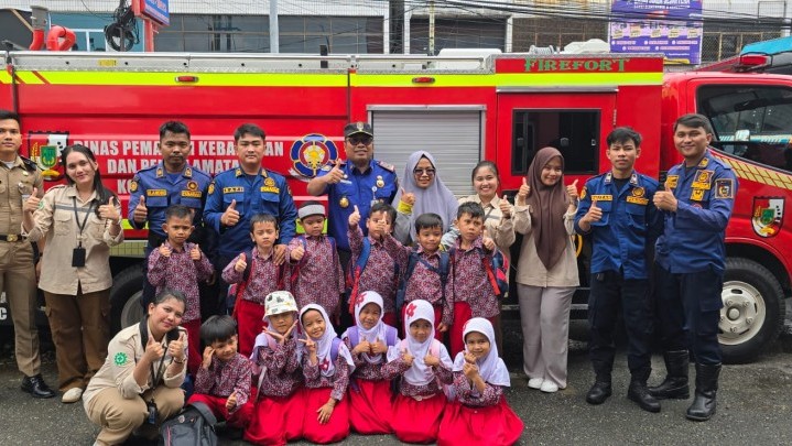 Markas Damkar Pekanbaru Jadi Destinasi Wisata Edukasi Anak Usia Dini, Diperkenalkan Profesi Petugas Damkar Markas Damkar Pekanbaru Jadi Destinasi Wisata Edukasi Anak Usia Dini, Diperkenalkan Profesi Petugas Damkar