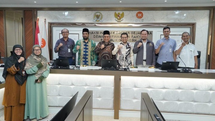 Dukung Usulan Daerah Istimewa Riau, Hendry Munief akan Loby Fraksi Lain dan Anggota F-PKS di Komisi II Dukung Usulan Daerah Istimewa Riau, Hendry Munief akan Loby Fraksi Lain dan Anggota F-PKS di Komisi II