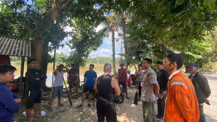 Tim Dayung BPBD Pekanbaru Berpartisipasi  Pacu Sampan Desa Tanjung Balam 2025 Tim Dayung BPBD Pekanbaru Berpartisipasi  Pacu Sampan Desa Tanjung Balam 2025