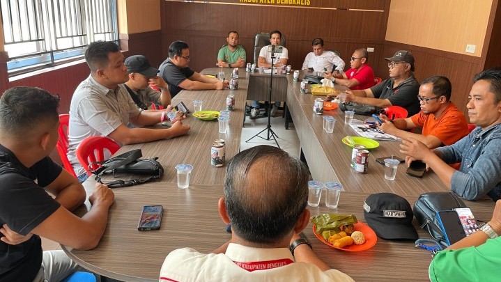 PWI Bengkalis Dukung Penuh MTQ Riau dan Evaluasi Keanggotaan dalam Rapat Pleno PWI Bengkalis Dukung Penuh MTQ Riau dan Evaluasi Keanggotaan dalam Rapat Pleno