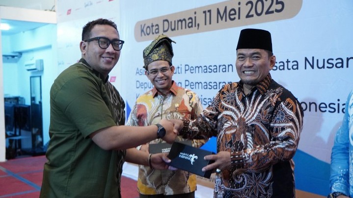 Wawako Dumai Minta Hendry Munief Bantu Kembangkan Pariwisata Kota Dumai Wawako Dumai Minta Hendry Munief Bantu Kembangkan Pariwisata Kota Dumai