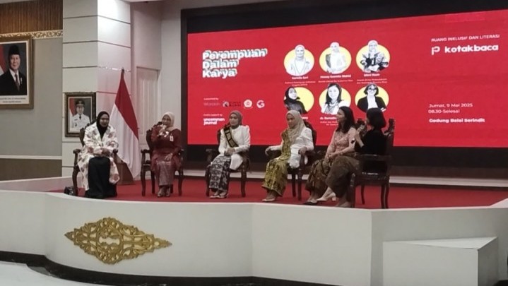 Jadi Narasumber saat Dialog Komunitas Kotak Baca, Henny Wahid: Perempuan Berperan Besar Tingkatkan Literasi Jadi Narasumber saat Dialog Komunitas Kotak Baca, Henny Wahid: Perempuan Berperan Besar Tingkatkan Literasi
