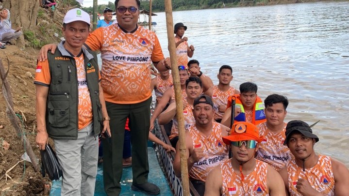 Tim Dayung BPBD Pekanbaru Lolos Hari Ketiga Turnamen Pacu Sampan di Siak Hulu Kampar Tim Dayung BPBD Pekanbaru Lolos Hari Ketiga Turnamen Pacu Sampan di Siak Hulu Kampar