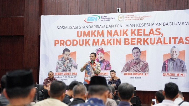 Hendry Munief dan BSN gelar Sosialisasi Standarisasi Produk, Targetkan UMKM Naik Kelas Hendry Munief dan BSN gelar Sosialisasi Standarisasi Produk, Targetkan UMKM Naik Kelas