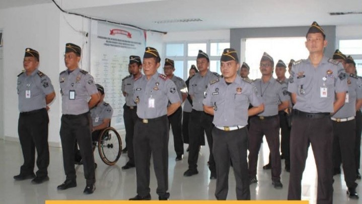 Lapas Narkotika Rumbai Ikuti Apel Bersama Kementerian Koordinator Hukum, HAM, Imigrasi, dan Pemasyarakatan Secara Virtual Lapas Narkotika Rumbai Ikuti Apel Bersama Kementerian Koordinator Hukum, HAM, Imigrasi, dan Pemasyarakatan Secara Virtual