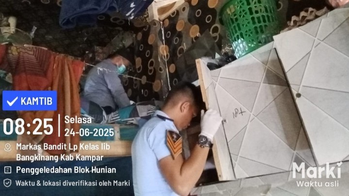 Pastikan Lapas Aman, Petugas Lapas Bangkinang Kembali Gelar Razia Kamar Warga Binaan Pastikan Lapas Aman, Petugas Lapas Bangkinang Kembali Gelar Razia Kamar Warga Binaan