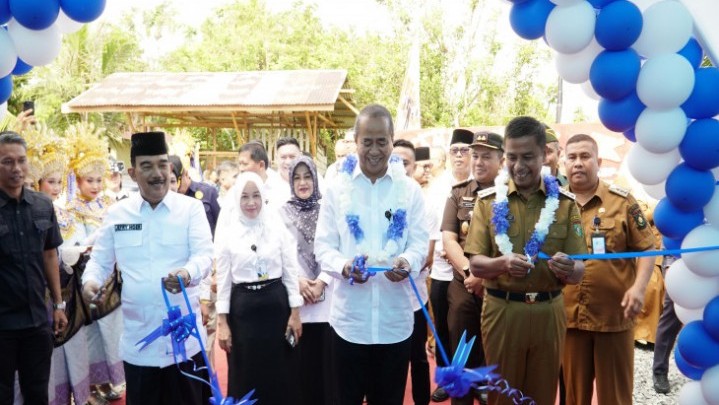 Bupati Kampar dan Kedeputian V Kantor Staf Presiden Kunjungi Dapur MBG Siberuang, Ahmad Yuzar Apresiasi Program MBG di Kampar Bupati Kampar dan Kedeputian V Kantor Staf Presiden Kunjungi Dapur MBG Siberuang, Ahmad Yuzar Apresiasi Program MBG di Kampar