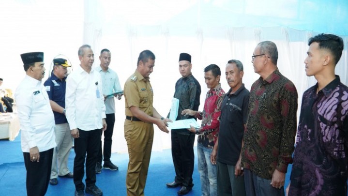 Launching Dapur MBG Sibiruang, Bupati Kampar Ahmad Yuzar: Serap Tenaga Kerja dan Gerakkan Ekonomi Masyarakat Launching Dapur MBG Sibiruang, Bupati Kampar Ahmad Yuzar: Serap Tenaga Kerja dan Gerakkan Ekonomi Masyarakat