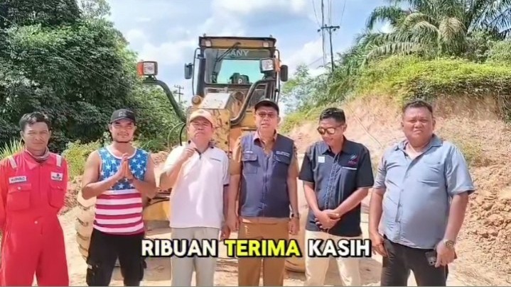 Jalan selesai diperbaiki, Warga RW 07 Bencah Lesung ucapkan terima kasih kepada PT EMP Jalan selesai diperbaiki, Warga RW 07 Bencah Lesung ucapkan terima kasih kepada PT EMP