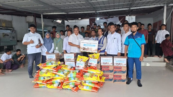 Lanjut Program Berbagi, Pelindo Regional 1 Pekanbaru Bantu SMPIT Madani lewat Yayasan Human Initiative Riau