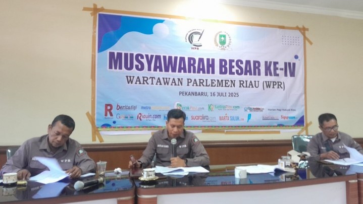 Bustami Ramzi Pimpin Pleno WPR DPRD Riau Bustami Ramzi Pimpin Pleno WPR DPRD Riau