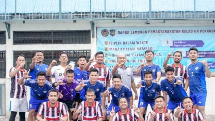 Pererat Persaudaraan Antar Petugas Pemasyarakatan, Lapas Narkotika Rumbai Tanding Futsal Lawan Lapas Pekanbaru Pererat Persaudaraan Antar Petugas Pemasyarakatan, Lapas Narkotika Rumbai Tanding Futsal Lawan Lapas Pekanbaru