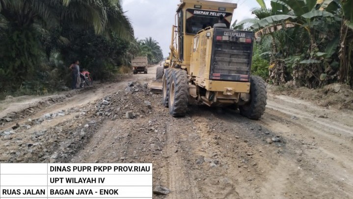Samsuri Daris Gerak Nyata, Cepat  dan Tepat: Perbaikan 3 Ruas Jalan Provinsi di Inhil Akhirnya Terealisasi Samsuri Daris Gerak Nyata, Cepat  dan Tepat: Perbaikan 3 Ruas Jalan Provinsi di Inhil Akhirnya Terealisasi