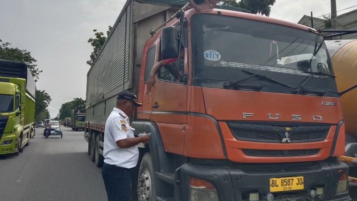 Dishub Pekanbaru dan Polda Riau Razia Truk ODOL, 20 Kendaran Di Suruh Putar Balik Dishub Pekanbaru dan Polda Riau Razia Truk ODOL, 20 Kendaran Di Suruh Putar Balik