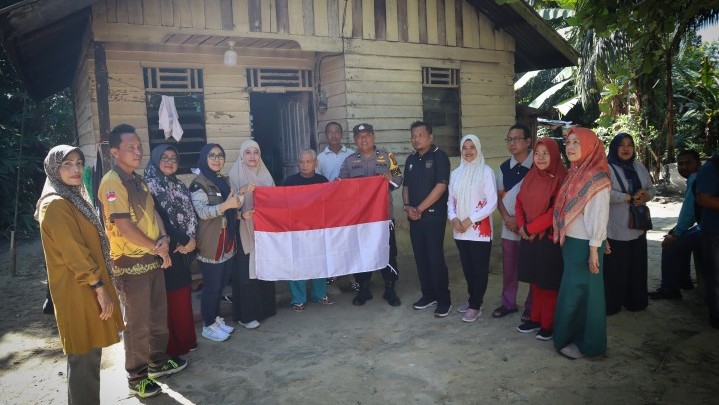 Semarakkan HUT RI ke 80, Camat Kulim Gelar Baksos hingga Bagikan Bendera Semarakkan HUT RI ke 80, Camat Kulim Gelar Baksos hingga Bagikan Bendera