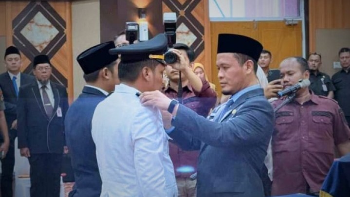 Kabag Fajri Adha Dilantik jadi Camat Kulim Defenitif Kabag Fajri Adha Dilantik jadi Camat Kulim Defenitif