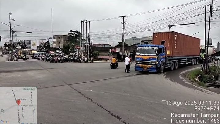 Lagi, Dishub Paksa Putar Balik Truk Tonase Besar Yang Nekat Terobos Simpang GS Lagi, Dishub Paksa Putar Balik Truk Tonase Besar Yang Nekat Terobos Simpang GS