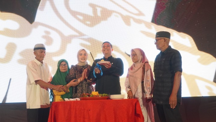 Malam Anniversary HUT ke-10, 1 Dekade Dedindo Jaya Perkasa, Bersama Membangun Impian, Inovasi Tanpa Batas Malam Anniversary HUT ke-10, 1 Dekade Dedindo Jaya Perkasa, Bersama Membangun Impian, Inovasi Tanpa Batas