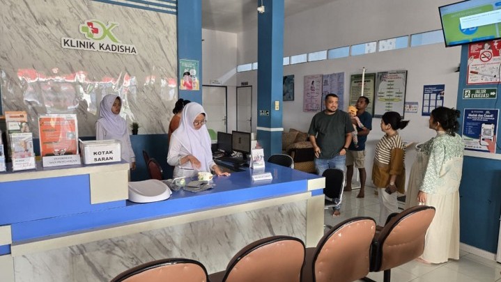 Anggota DPRD Kampar Ramli, S.Kom Silaturahmi ke Klinik Pratama Kadisha dan Apotek Sarah, Bahas Pelayanan BPJS