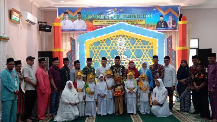 Buka MTQ ke-9 Kelurahan Mentangor, Camat Fajri Harapkan Kecamatan Kulim Kembali Raih Juara Umum Buka MTQ ke-9 Kelurahan Mentangor, Camat Fajri Harapkan Kecamatan Kulim Kembali Raih Juara Umum