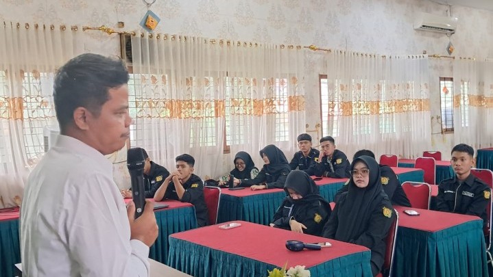 Saidul Tombang: Sesibuk Apapun dengan Smart Phone, Luangkan Waktu untuk Membaca dan Menulis Saidul Tombang: Sesibuk Apapun dengan Smart Phone, Luangkan Waktu untuk Membaca dan Menulis