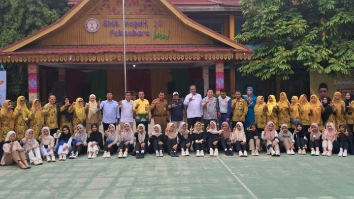 Honda-SPS Goes to School di SMAN 10, Saidul Tombang: Menjadi Penulis Tidak Akan Menghalangi Profesi Lain