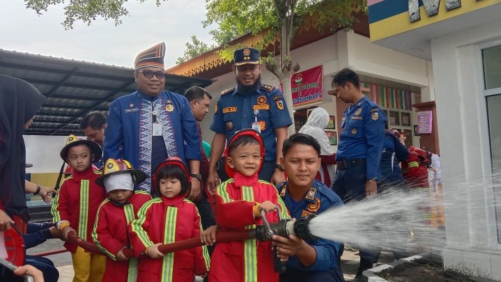 Cegah Kebakaran, Damkar Pekanbaru Berikan Edukasi TK Kemala Bhayangkari 03 Pekanbaru