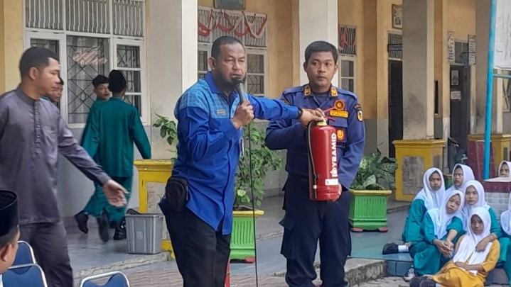 Kunjungi SMP Negeri 2,Damkar Pekanbaru Sosialisasi Pencegahan Kebakaran Wujudkan Pekanbaru AMAN