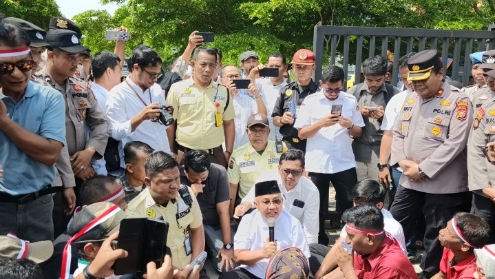 Unjuk Rasa Kondusif, Kepala Kantor Pertanahan Pekanbaru Jumpai Pendemo Unjuk Rasa Kondusif, Kepala Kantor Pertanahan Pekanbaru Jumpai Pendemo