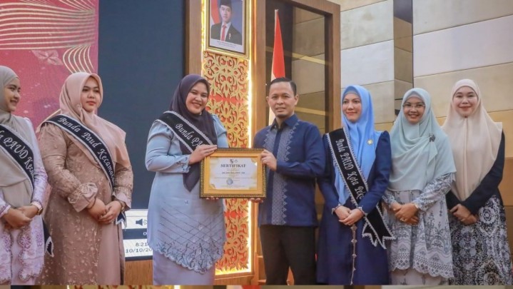 Camat Pekanbaru Kota Rein Rizka Karvy Dinobatkan Sebagai Bunda PAUD Kecamatan Tebaik 1 se Pekanbaru Camat Pekanbaru Kota Rein Rizka Karvy Dinobatkan Sebagai Bunda PAUD Kecamatan Tebaik 1 se Pekanbaru